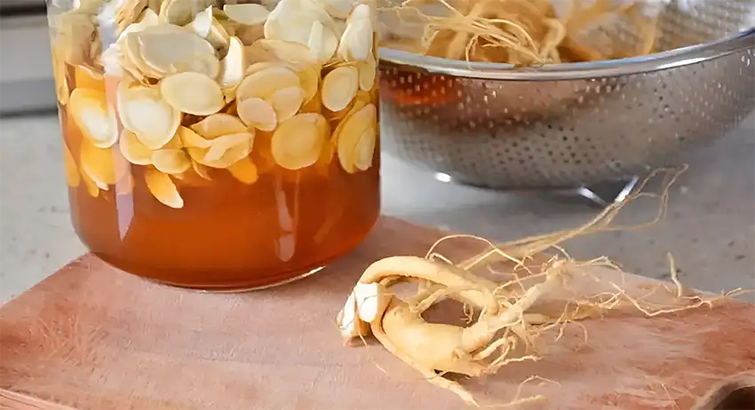 Sâm tươi ngâm mật ong có hương vị thơm ngon, dễ dùng Sâm tươi ngâm mật ong có hương vị thơm ngon, dễ dùng