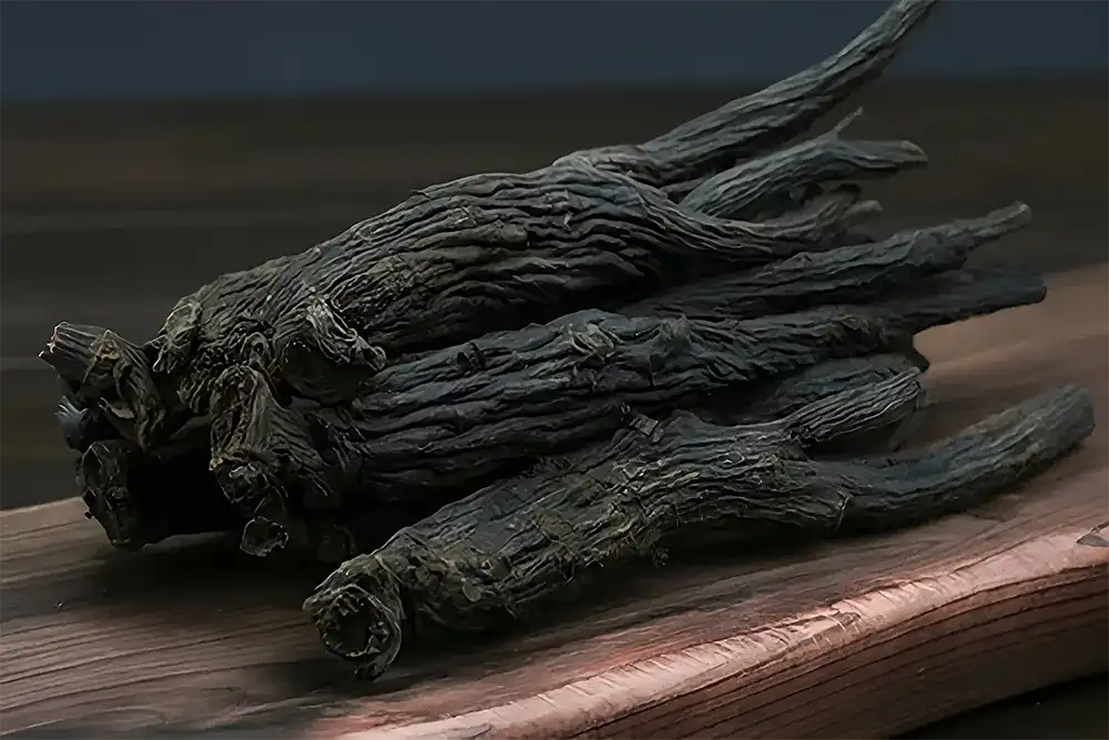 Hắc sâm có màu đen tuyền cùng hương vị đặc trưng Hắc sâm có màu đen tuyền cùng hương vị đặc trưng