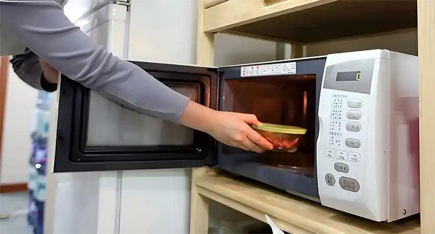 Để tiết kiệm thời gian, bạn có thể dùng lò vi sóng để làm mềm sâm củ khô Để tiết kiệm thời gian, bạn có thể dùng lò vi sóng để làm mềm sâm củ khô