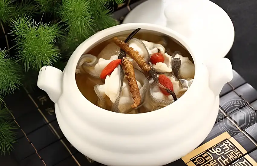 Canh gà đông trùng hạ thảo là món ăn bổ dưỡng, rất tốt cho sức khỏe Canh gà đông trùng hạ thảo là món ăn bổ dưỡng, rất tốt cho sức khỏe