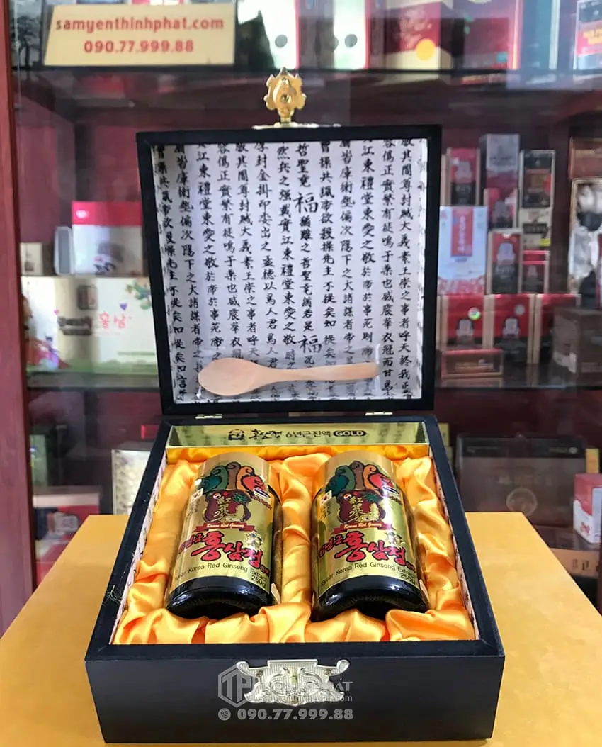Cao hồng sâm Hàn Quốc hộp gỗ 2 lọ x 250g Cao hồng sâm Hàn Quốc hộp gỗ 2 lọ x 250g