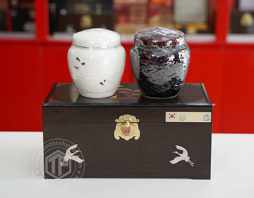 Cao hắc sâm đông trùng hạ thảo Hàn Quốc hộp gỗ 2 hũ x 500g Cao hắc sâm đông trùng hạ thảo Hàn Quốc hộp gỗ 2 hũ x 500g