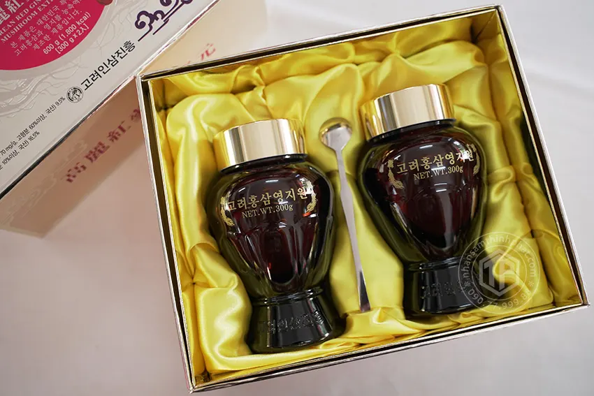 Cao hồng sâm linh chi Hàn Quốc Gold hộp 2 lọ x 300g Cao hồng sâm linh chi Hàn Quốc Gold hộp 2 lọ x 300g